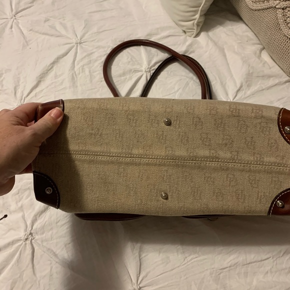 Dooney and Bourke purse - Picture 6 of 6